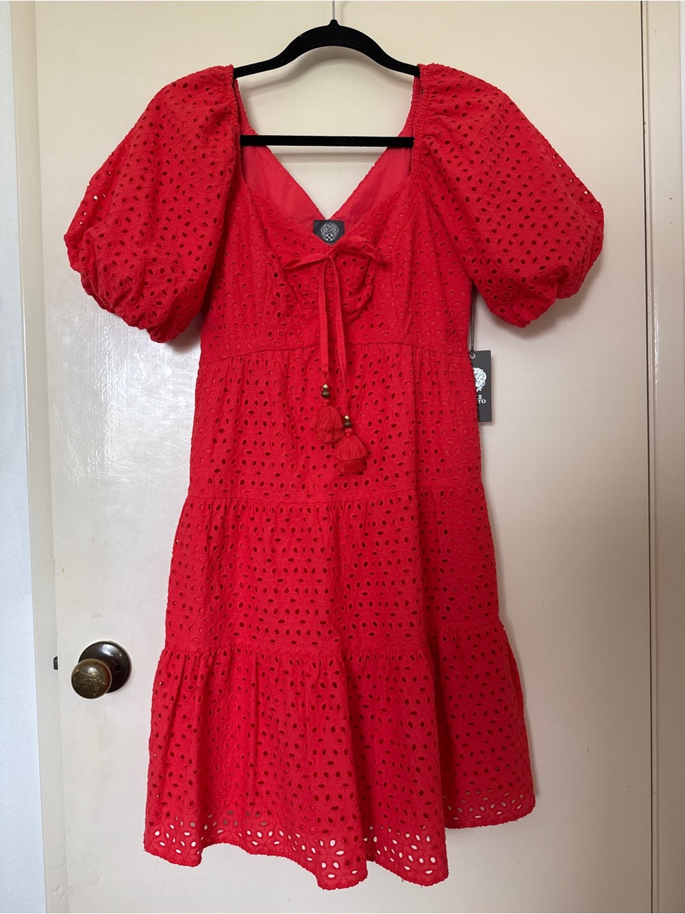 Vince Camuto Women’s V-Neck Puff Sleeve eyelet dress size 2 NWT